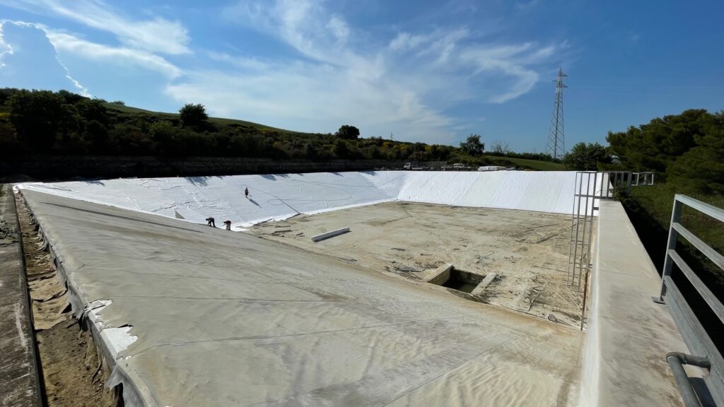 Bacino di irrigazione in TPO